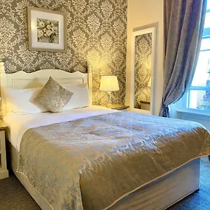 baggot-court-townhouse-guest-house.dublin-hotelsweb.com/
