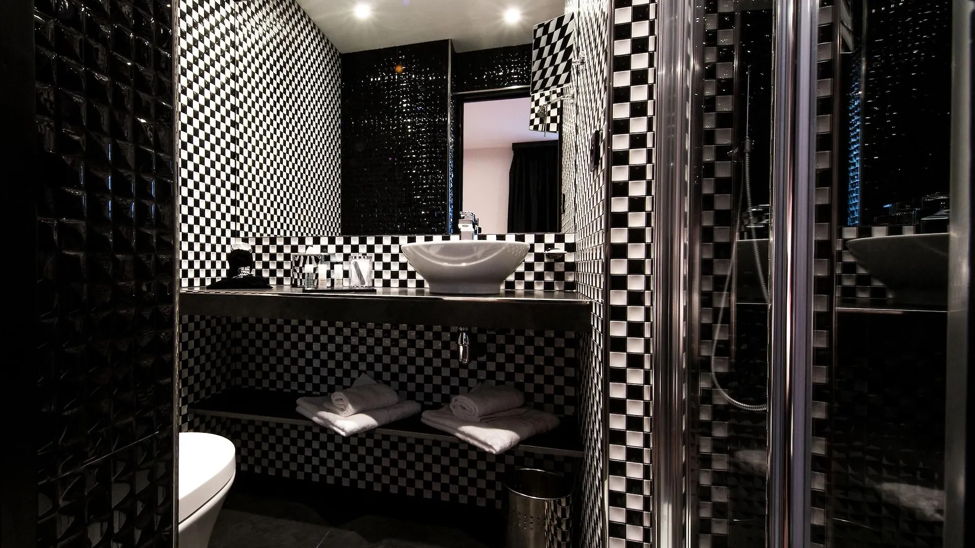 Hotel Splendor Elysees Paris 3*,