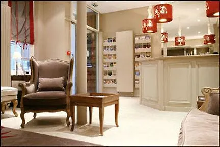 Hotel Splendor Elysees Paris 3*,