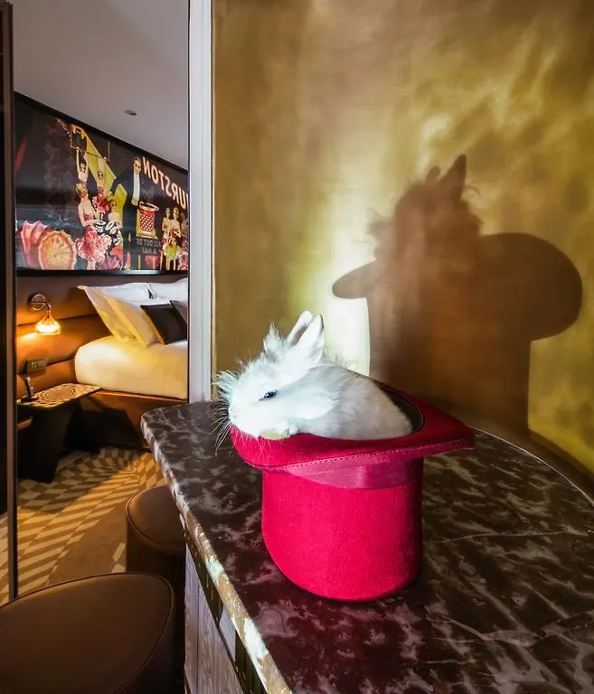 Hotel Splendor Elysees Paris